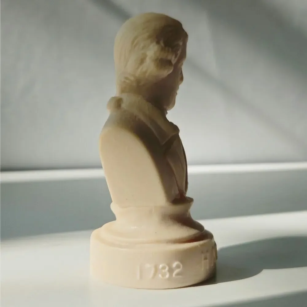 Vintage Halbe Haydn Plastic Bust | 4.5